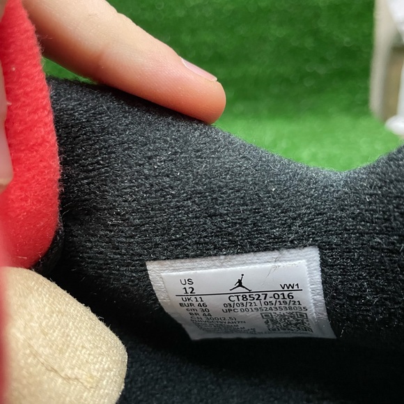 Jordan 4 - Picture 6 of 6